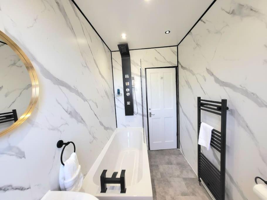 4 Bedrooms Apartment By Sensational Stay Short Lets & Serviced Accommodation EDI Eksteriør bilde